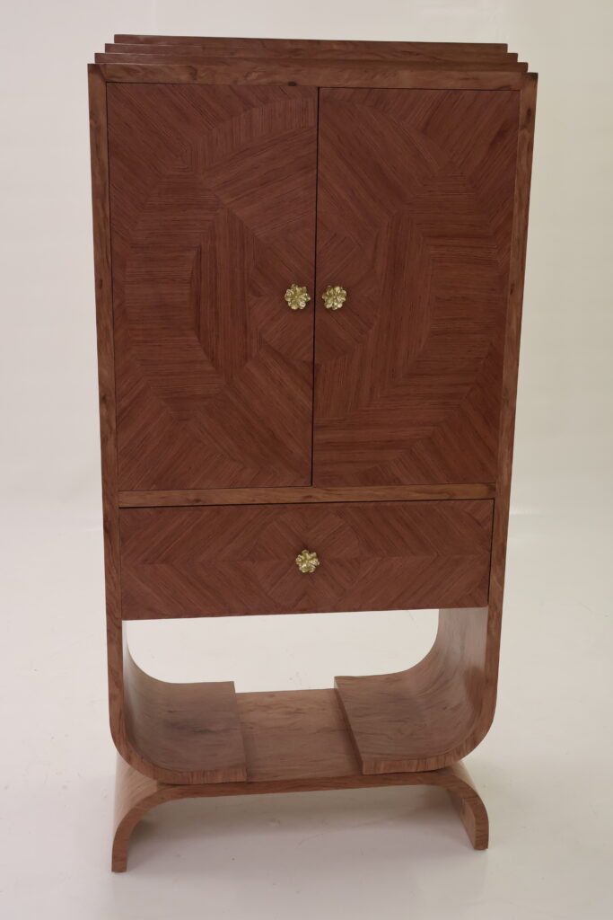 Cabinet Art Déco en CP plaqué bubinga, frêne. Dimensions : 1050 x 750 x 375